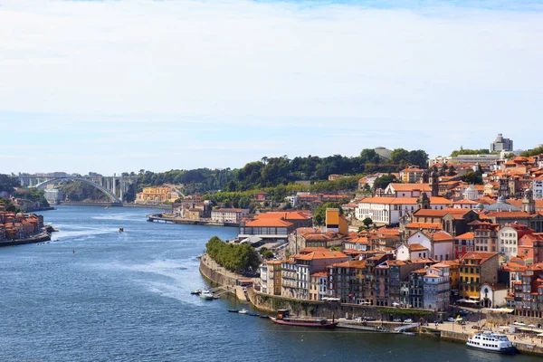 ドゥオーロ川とポルトスカイラインのパノラマ ポルトガルのポルト — ストック写真