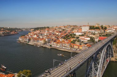 17 Eylül 2011, Douro Nehri üzerindeki Ponte Luis Köprüsü Panoraması. Porto, Portekiz
