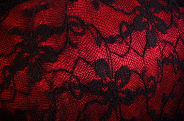 Güzel kırmızı ve siyah iç çamaşırının kumaş dokusu yakın plan.