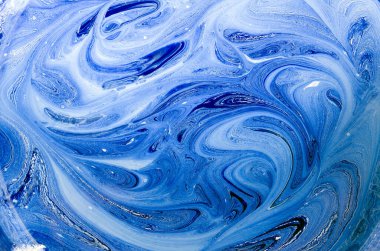 desen mavi boya lekeleri ile beyaz yakın plan