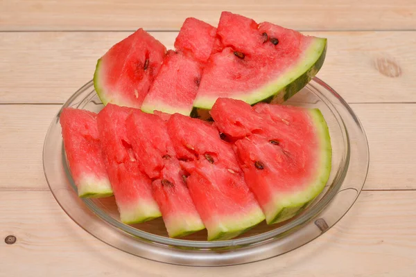 Frische Scheiben Wassermelone Auf Einem Teller — Stockfoto