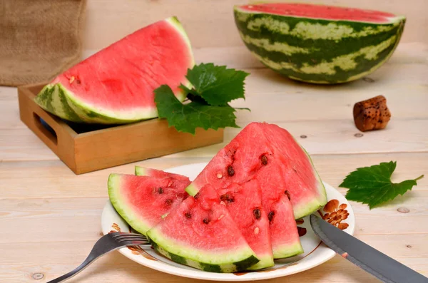Stillleben Scheiben Geschnittene Wassermelone Rustikalen Stil — Stockfoto