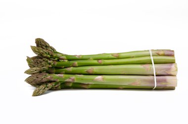 Kuşkonmaz beyaz arkaplanda izole