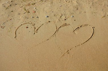 Kuma boyanmış iki kalp