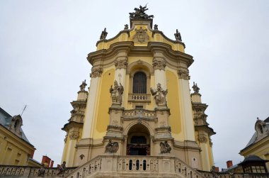 Barok ve rokoko tarzında güzel bir katolik katedrali