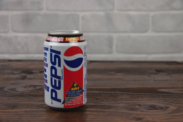 Vintage Aluminium Can Pepsi Music Soft Drink Brick Wal — Stock Photo, Image