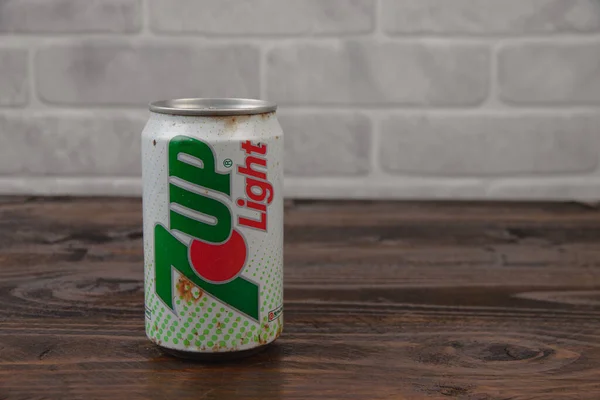 Vintage Aluminium Can 7Up Soft Drink Brick Wal — Stock Photo, Image