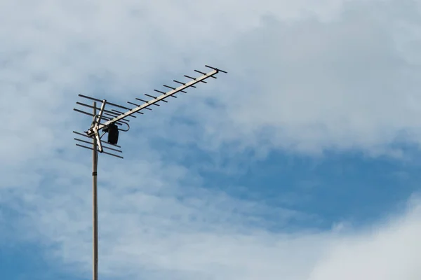 Eine Digitale Fernsehantenne Blauen Himmel Einem Sonnigen Tag — Stockfoto