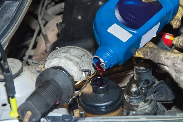 Gloved Hands Mechanic Pour Red Liquid Expansion Tank Car Power — Stock Photo, Image