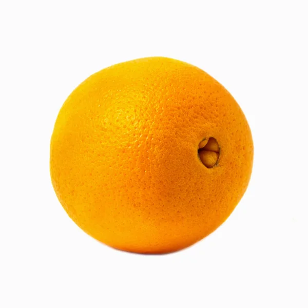 在白色背景截断路径上分离的成熟鲜橙柑橘 — 图库照片