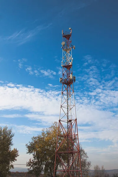 Cellás Ismétlők Kék Ellen Mobiltelefon Távközlés Rádió Antenna Torony — Stock Fotó