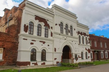Brest, Belarus - 5 Ekim 2012: Brest Kalesi 'nin eski girişlerinden biri