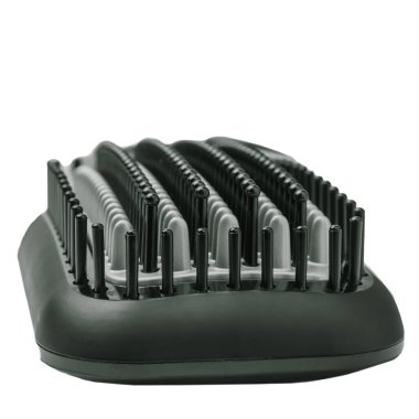 Saçı düzleştirmek için elektrikli fırçanın siyah beyaz görüntüsü. Seçici Odaklanma