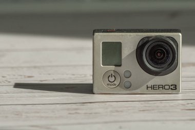 Krasnodar, Rusya - 22 Mart 2021: Eskimiş ve tozlu Gümüş GoPro Kahraman 3 Black Edition Kamera