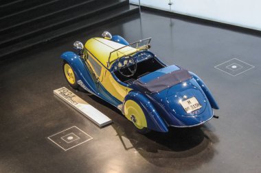 Almanya, Münih - 27 Nisan 2011: BMW 315 Roadster BMW Müzesi sergi salonunda. Araba 1934 'ten 1935' e kadar üretildi.