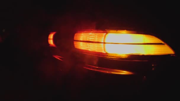 Araba Karanlıkta Park Halinde Park Işıkları Acil Durum Alarmı Açık — Stok video