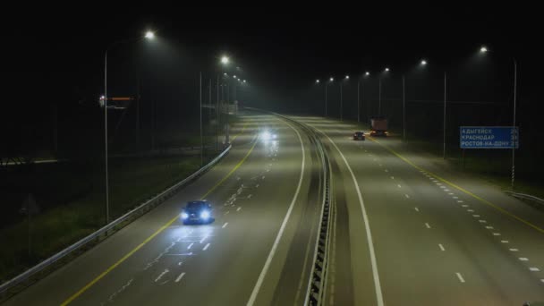 Autoroute Fédérale Don Éclairée Par Des Lampadaires Dans Région Goryachego — Video