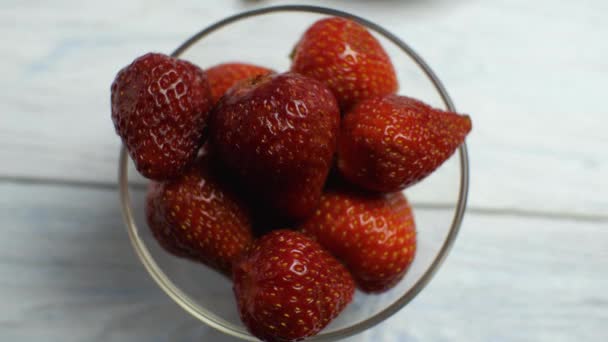 Red Strawberries Transparent Bowl Top Cream Close Top View Diy — 图库视频影像