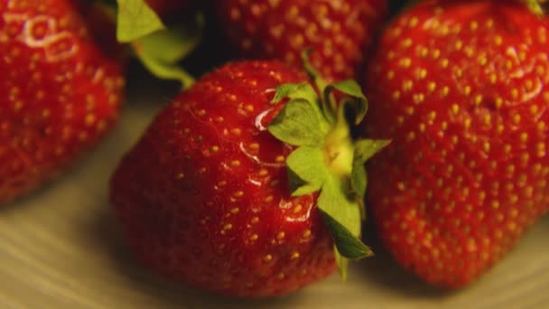 Macro Shot Fresh Juicy Red Strawberries Lie Plate Vegetarian Breakfast — 图库视频影像