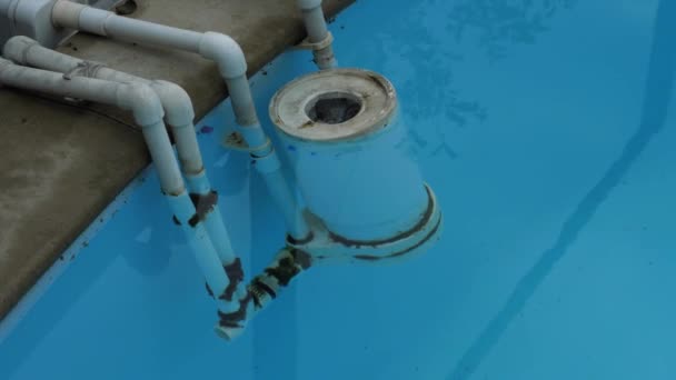 Filtro Plástico Sucio Cubierto Con Barro Limpia Agua Piscina Primer — Vídeos de Stock