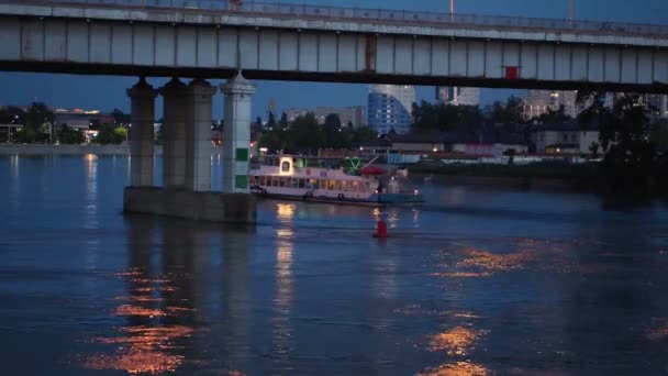 Krasnodar Krasnodar Territory Rusko Června 2021 Večer Pluje Podél Řeky — Stock video