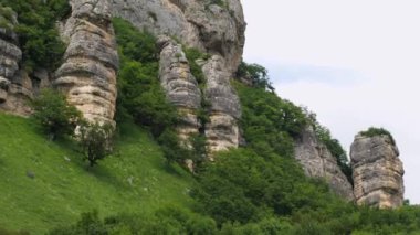 Rocky Dağları 'nın yakın görüntüsü. Seyahat kavramı. Kafkas Dağları, Kizinchi zirvesi