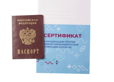 Rus pasaportu ve aşı sertifikası. Çeviri: yeni bir koronavirüs enfeksiyonuna karşı aşı sertifikası COVID-19