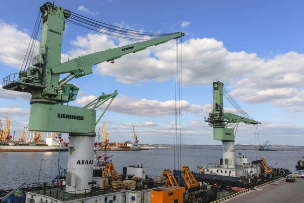 Odessa Oekraïne Oktober 2012 Groene Drijvende Kraan Van Liebherr Bedrijf — Stockfoto