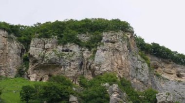 Rocky Dağları 'na yakın çekim. Seyahat kavramı. Kafkas Dağları, Kizinchi zirvesi