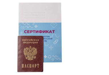 Rus pasaportunda aşı sertifikası var. Çeviri: Yeni bir koronavirüs enfeksiyonuna karşı aşı belgesi (COVID-19)