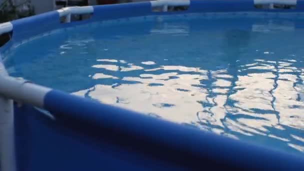 Una Piscina Marco Forma Redonda Llena Agua Movimiento Del Agua — Vídeo de stock