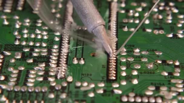 Soldering Contacts Green Electronic Board Close Smoke Soldering Iron Wizard — Stock Video