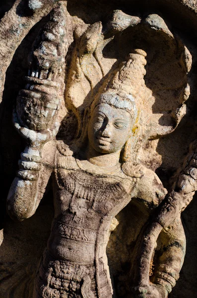 Ancient City of Polonnaruwa, architectural detail of a carved stone guardian statue at the Vatadage (Circular Relic House) in Polonnaruwa Quadrangle — Stock Photo, Image