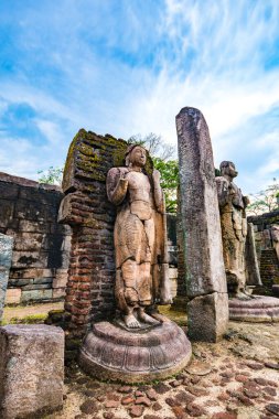 Hatadage, Sri Lanka 'nın Polonnaruwa şehrinde bulunan antik bir kutsal tapınaktır. Buda 'nın diş kalıntılarını muhafaza etmek için kullanılmıştı.. 