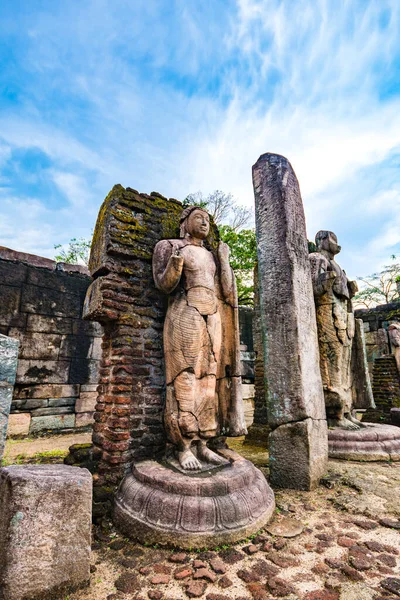 Hatadage, Sri Lanka 'nın Polonnaruwa şehrinde bulunan antik bir kutsal tapınaktır. Buda 'nın diş kalıntılarını muhafaza etmek için kullanılmıştı.. 