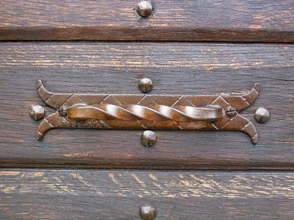 Şehrin eski kısımlarında. Kapı kolları.