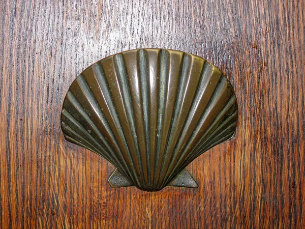 Şehrin eski kısımlarında. Kapı kolları.