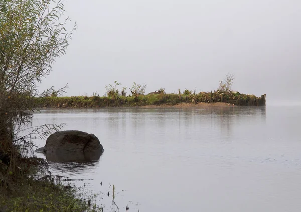 Sabah nehrinin üzerinde kaybolan sis.