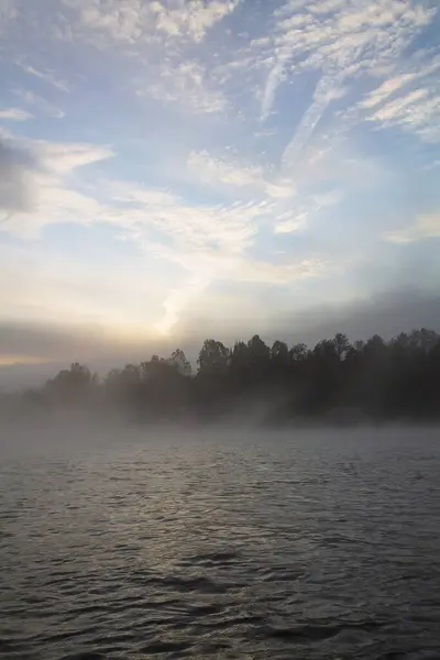Sabah nehrinin üzerinde kaybolan sis