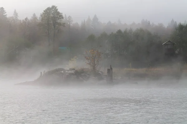 Sabah nehrinin üzerinde kaybolan sis