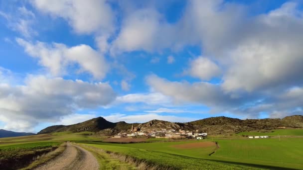 Paysage Céréalier Vert Rural Agricole Avec Nuages Village Dans Laps — Video