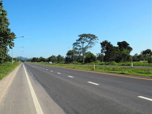 Hermoso Camino Con Cielo Azul Imágenes De Stock Sin Royalties Gratis