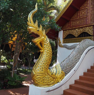 Nagas Kralı tapınakta heykeli