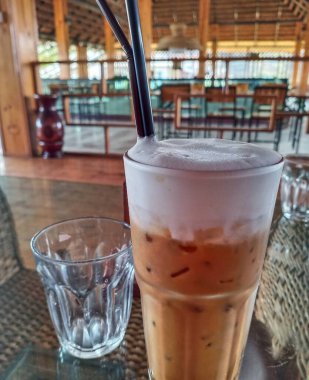 Kahvaltınız ve tatlı yemeğiniz.