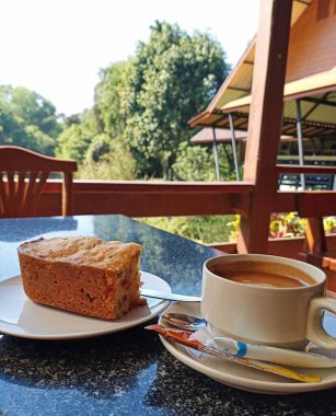 Kahvaltınız ve tatlı yemeğiniz.