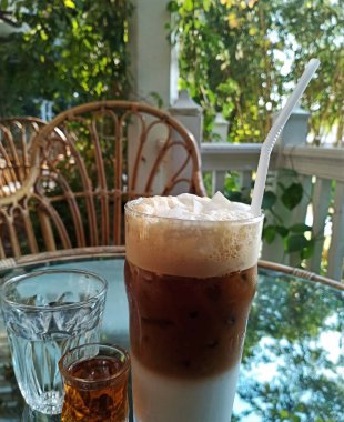 Kahvaltınız ve tatlı yemeğiniz.