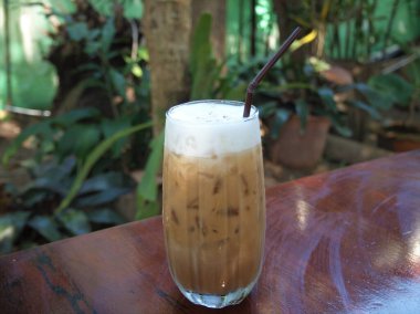 Bir bardak buzlu Tayland çayı.