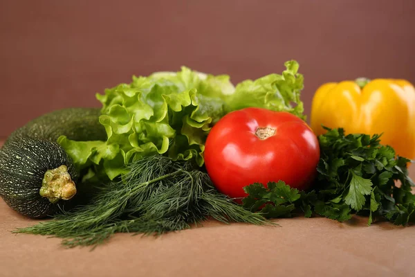 Legumes Salada Endro Abóbora Pimenta Tomate Fundo Marrom — Fotografia de Stock
