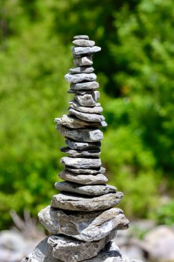 Taştan yapılmış bir taretin portresi.