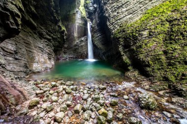 bir şelale Slovenya